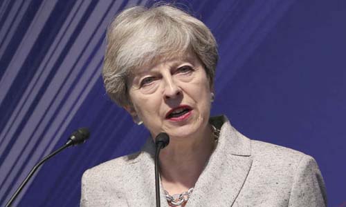 40 نائباً فى البرلمان يسحبون الثقة من «ماى»