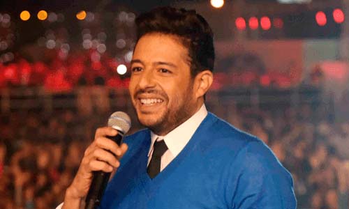 حماقى يغنى لطلاب الأكاديمية العربية بالحديقة الصينية