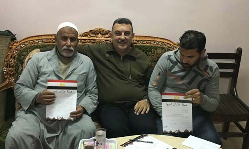 أسر الشهداء يوقعون استمارة «علشان تبنيها»