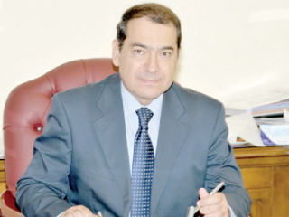 الملا يتابع إجراءات إنشاء مصنع المطاط الصناعى