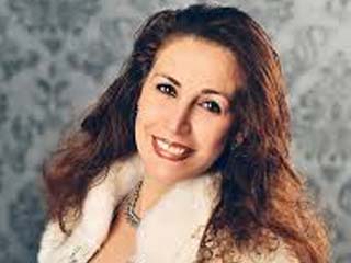 دلال مقارى باوش: أفتح تجاربى للآخر لنتقاسم معا رغيف المعارف