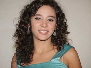 بسبب التتر «أبوالعروسة» يثير غضب بطلاته