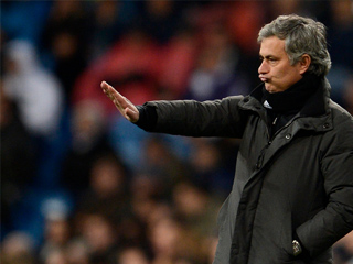 مورينيو يهاجم الأسطورة