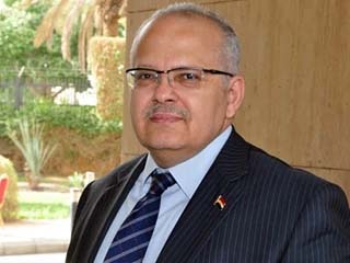 جامعة القاهرة: إنهاء خدمة 5 من أعضاء هيئة التدريس لانقطاعهم عن العمل