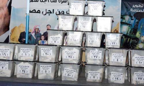 كلنا معاك.. ستاد بترسبورت يهتز بهتاف «تحيا مصر» عند ظهور صورة السيسى وأغانى فؤاد تُلهب حماس الجماهير