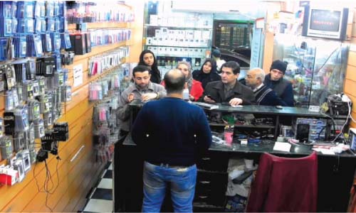 التجار يطالبون شركات المحمول بتعويضهم عن بيع 110 ملايين خط