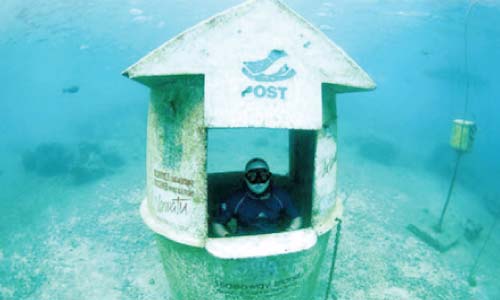 رسالة تحت الماء مكتب بريد فى عمق البحر