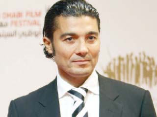 خالد النبوى فى المطار لتصوير «منطقة محرمة»