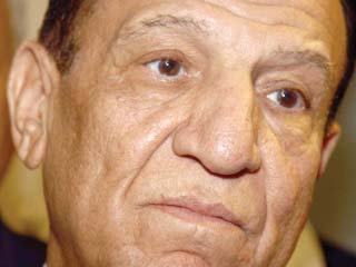 مثول عنان للتحقيق بتهم مخالفة الأوامر العسكرية والتحريض والتزوير