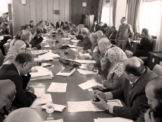 لعبة القط والفأر بين المالية والبرلمان على قانون زيادة رسوم الخدمات