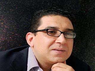 «خياط الهيئات» كتاب جديد للمغربى أنيس الرافعى بمعرض القاهرة الدولى للكتاب