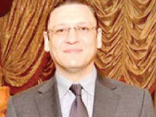 الأكاديمية العربية توقف نجل «عنان» عن العمل