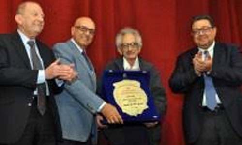 تتويج «صنع الله إبراهيم» بجائزة الشعب