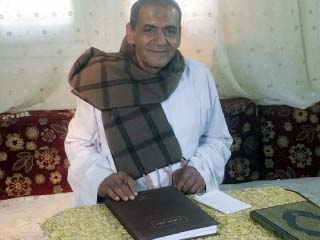 أسيوطى يكتب القرآن كاملا مرتين بخط اليد