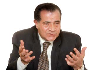 المصيلحى يتعهد باستخراج كافة بطاقات التموين للمواطنين الذين تقدموا عبر المحمول نهاية الشهر
