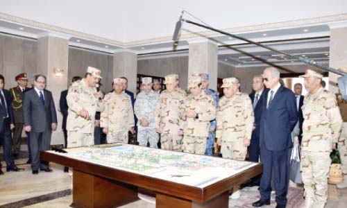 الرئيس بالبدلة العسكرية من سيناء: الشعب المصرى يثق فى قدرة جيشه على حماية أرضه