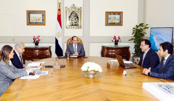 الرئيس يطمئن على معدلات التنفيذ فى العاصمة الجديدة و«العلمين»