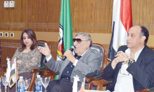 فى الجولة الخامسة لـ«سلامتك أولاً» بجامعة القاهرة ..المرور يطلق حملة «ابدأ بنفسك».. لمنع الحوادث