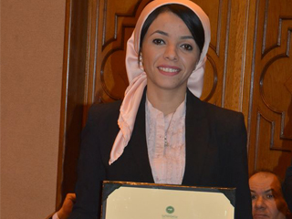 إيمان رجب أول مصرية تفوز بجائزة الشباب العربى