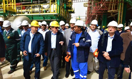وزير البترول يتفقد أعمال حقل ظهر