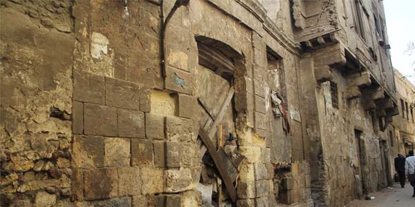 «مقامات» فى بحر الإهمال.. هنا يرقد الصالحين
