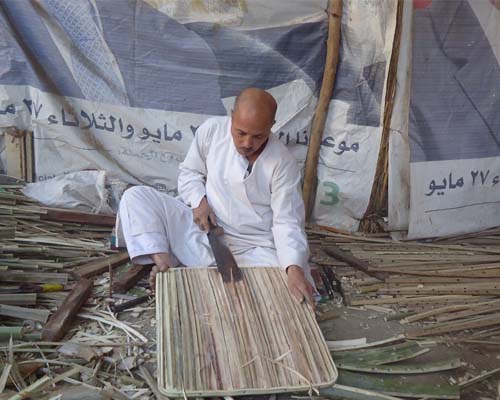العجميين .. قلعة صناعية لا تعرف البطالة