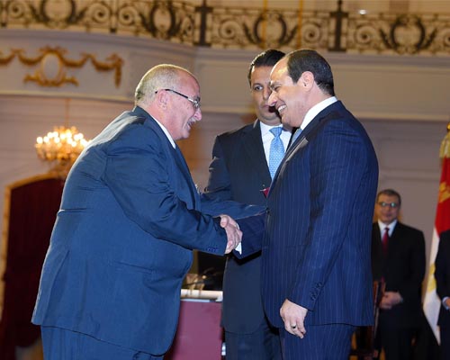 رﺳﺎﺋﻞ »اﻟﺮﺋﻴﺲ« ﻟﻠﻌﻤﺎل