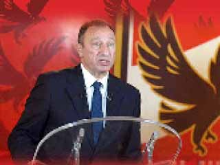 الخطيب «جاى على صحته»