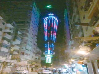 أهالى باكوس يصممون أطول فانوس فى مصر