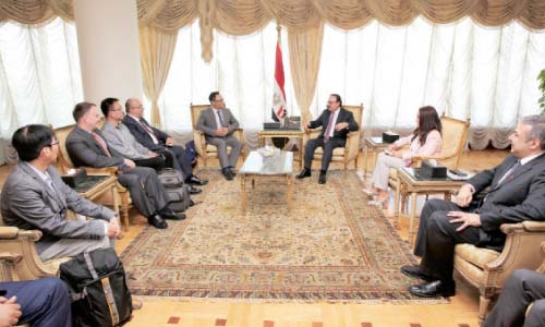 وزير الاتصالات يبحث تطوير العملية التعليمية مع «فوكس كون» تكنولوجى العالمية