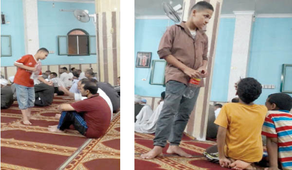 الأطفال يروون ظمأ المصلين ويحصدون الحسنات بمساجد المنيا