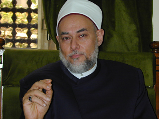 د.على جمعة عضو هيئة كبار العلماء  فى الجزء الثانى من حواره لـ«روزاليوسف»:  منكر ترتيب الآيات القرآنية كافر.. وأسماء السور وترتيبها جاء وفق الأحاديث