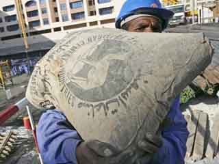 الدولة تكسر احتكار ربع قرن فى صناعة الأسمنت