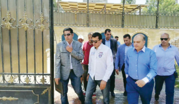 وزير الرياضة يدعم المنتخب.. ويجوب مراكز الشباب أول أيام العيد