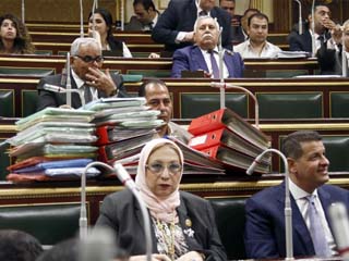 النواب يعرضون مطالبهم على الحكومة