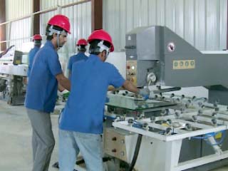 انفراد.. الحكومة تنقذ الصناعة المحلية