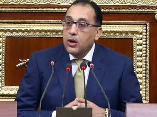 الحكومة تتعهد بتوفير 900 ألف فرصة عمل سنويا وخفض معدلات الفقر والبطالة