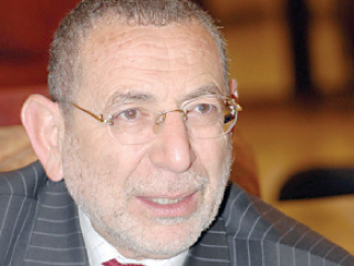 هل ستنتهى أسطورة «ثعلب التعاقدات» فى الأهلى؟