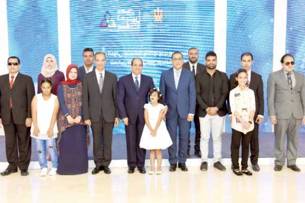 السيسى لذوى الاحتياجات الخاصة: الإبداع لا يعرف إعاقة.. وأفضل أيام حياتى التى أقف فيها بينكم