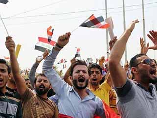 الأمن يفض اعتصام متظاهرى البصرة