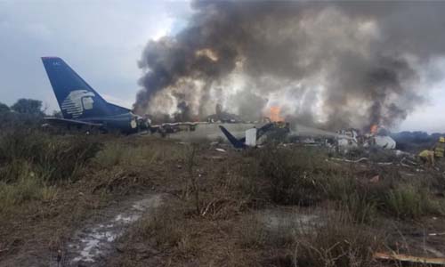 «معجزة» .. نجاة جميع ركاب الطائرة المكسيكية المتحطمة