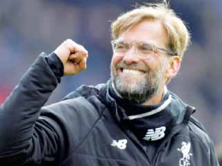 الإعلام الإنجليزى يسأل: هل ينجح «كلوب» فى القضاء على الغيرة بين «الثلاثى الرهيب»؟