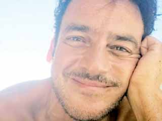 خالد أبوالنجا يروج للشذوذ على تويتر