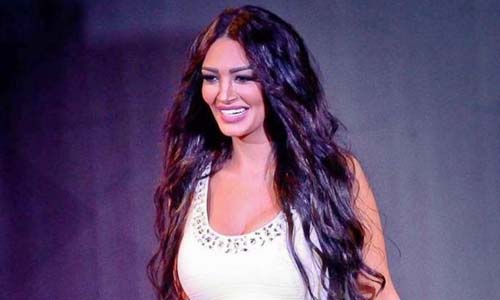 سالى عبد السلام تطلب من جمهورها الدعاء لها