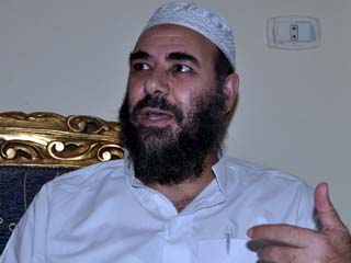«الزمر» يطالب «الإرهابية» بالبحث عن بديل لـ«ماكين» للسيطرة على حلقة الوصل الأمريكية