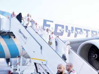 «مصر للطيران» تسير 44 رحلة خلال يومين لنقل 9500 حاج من الأراضى المقدسة