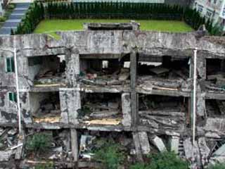 إصابة 14 وتضرر 21 منزلا فى زلزال بالصين