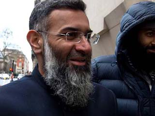 بريطانيا تفرج عن «واعظ» دعا الملكة لارتداء البرقع