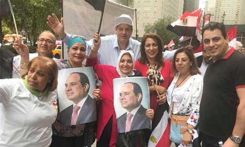 المصريون يستقبلون السيسى بهتافات «بنحبك يا ريس»