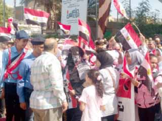 كرنفالات واحتفالات مبهجة.. ومسيرات شبابية بالأعلام المصرية فى الشوارع